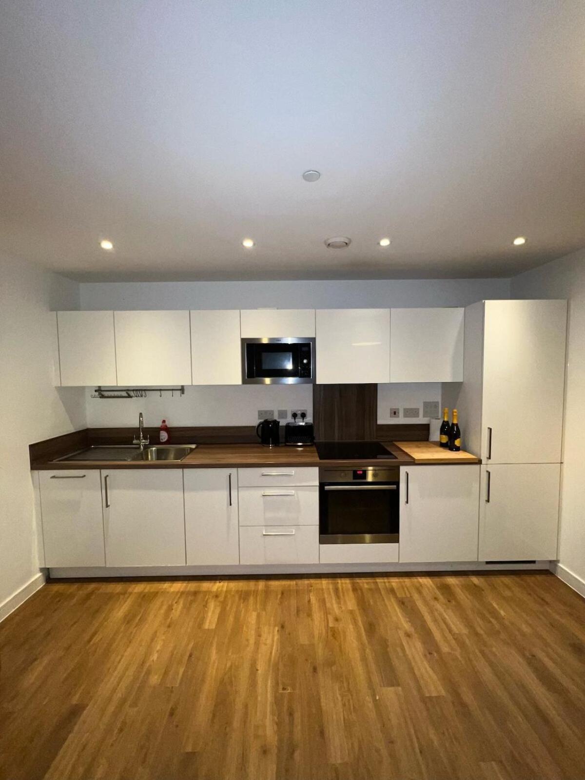 Entire 2 Bedroom Flat Londres Exterior foto
